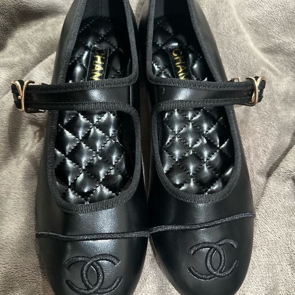 CHANEL Black Quilted Mary Jane Flats - Picture 1 of 3